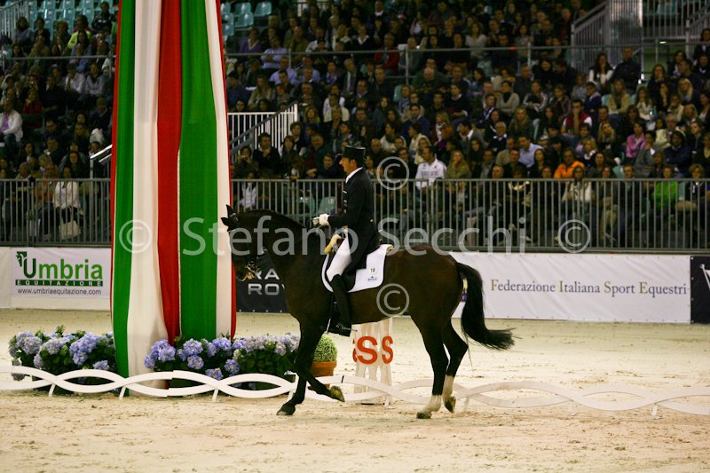 LAUGKS_MEGGLE\'S WELTTALL_MILANO_2011_SS2_3053.jpg